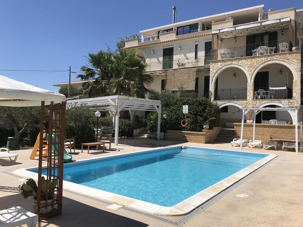 Villa Ceni - Appartamenti Con Camere, Cucina, Wc E Terrazza Sul Mare In Villa Con Piscina, Giardino E Parcheggio Маринелла-ді-Селінунте Екстер'єр фото