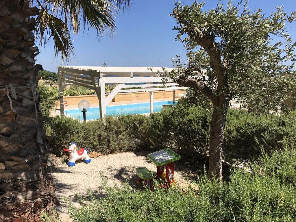 Villa Ceni - Appartamenti Con Camere, Cucina, Wc E Terrazza Sul Mare In Villa Con Piscina, Giardino E Parcheggio Маринелла-ді-Селінунте Екстер'єр фото