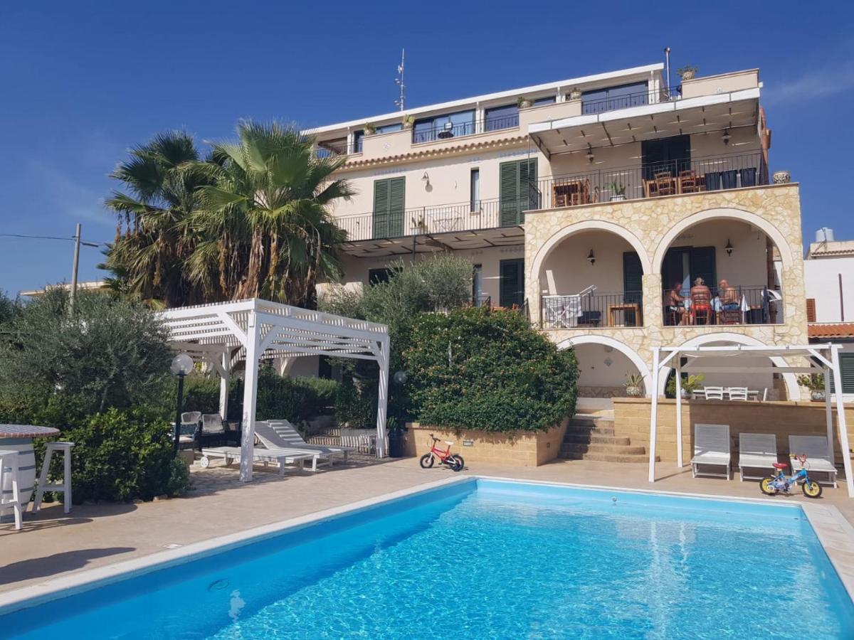 Villa Ceni - Appartamenti Con Camere, Cucina, Wc E Terrazza Sul Mare In Villa Con Piscina, Giardino E Parcheggio Маринелла-ді-Селінунте Екстер'єр фото