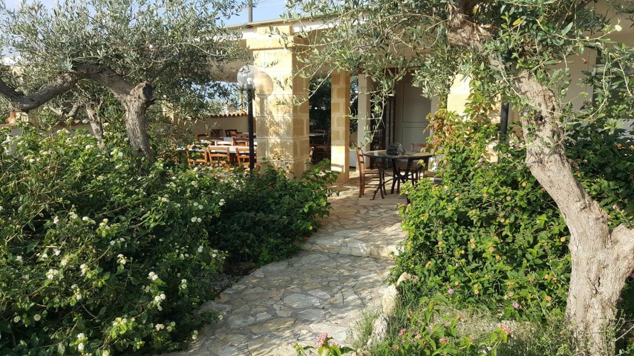 Villa Ceni - Appartamenti Con Camere, Cucina, Wc E Terrazza Sul Mare In Villa Con Piscina, Giardino E Parcheggio Маринелла-ді-Селінунте Екстер'єр фото